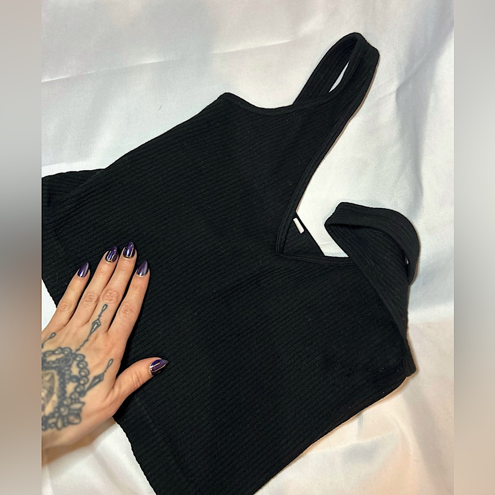 Women’s Ribbed Black Workout tank top, V neck, assumed size large